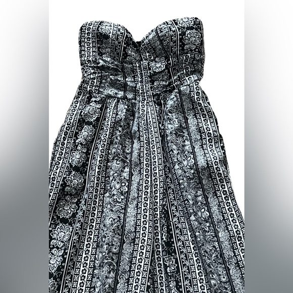 BAND OF GYPSIES Black & White Floral Strapless Rayon Summer Jumpsuit Small - Picture 2 of 6